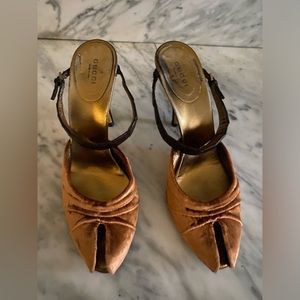Tom Ford Gucci velvet, and leather heels. Size 9B strap keeper loose. Beautiful